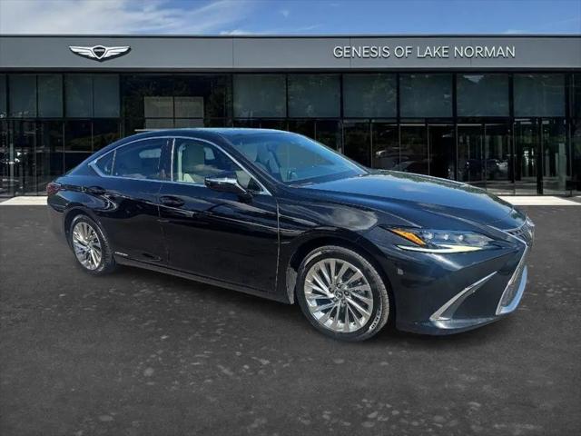2022 Lexus ES 300h Ultra Luxury