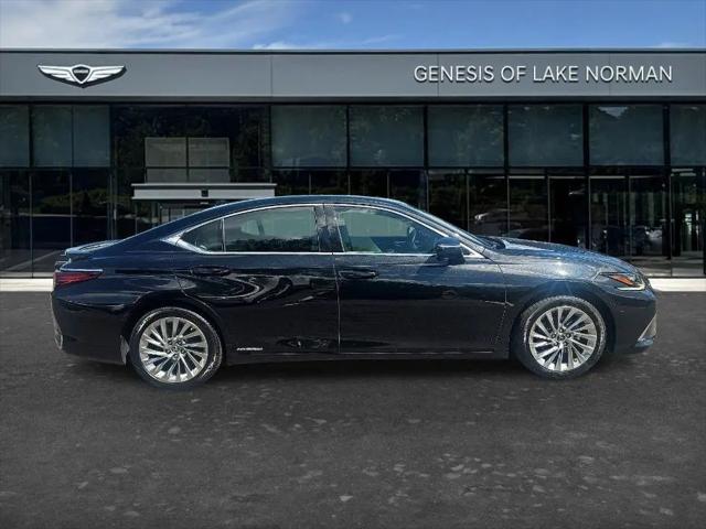 2022 Lexus ES 300h Ultra Luxury