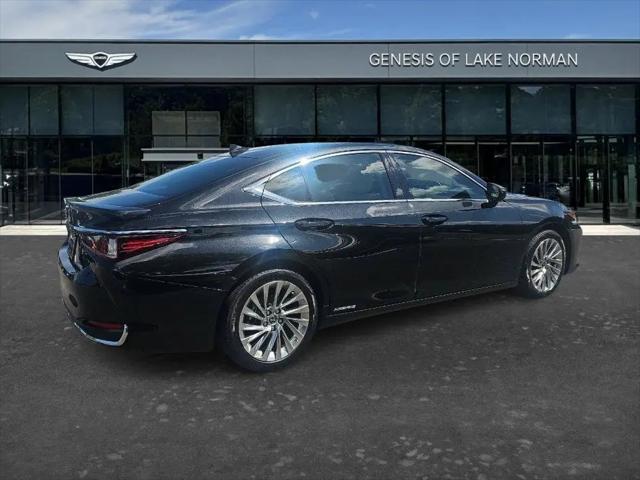 2022 Lexus ES 300h Ultra Luxury