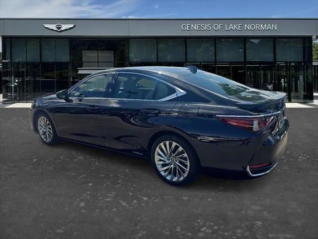 2022 Lexus ES 300h Ultra Luxury