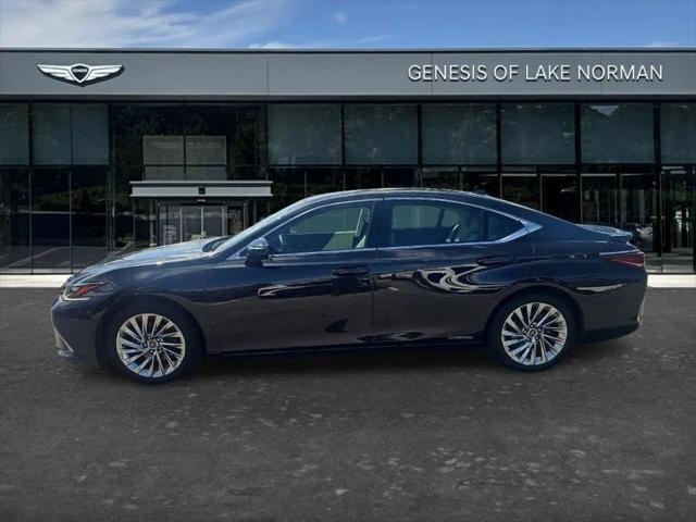 2022 Lexus ES 300h Ultra Luxury
