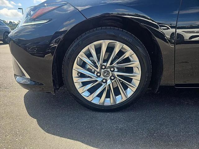 2022 Lexus ES 300h Ultra Luxury