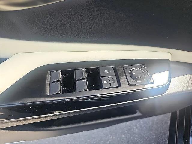 2022 Lexus ES 300h Ultra Luxury