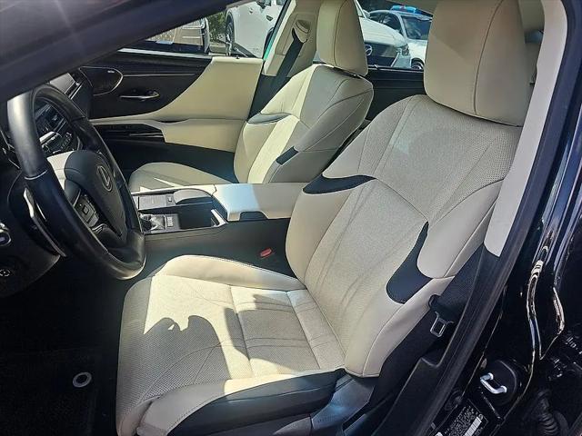 2022 Lexus ES 300h Ultra Luxury