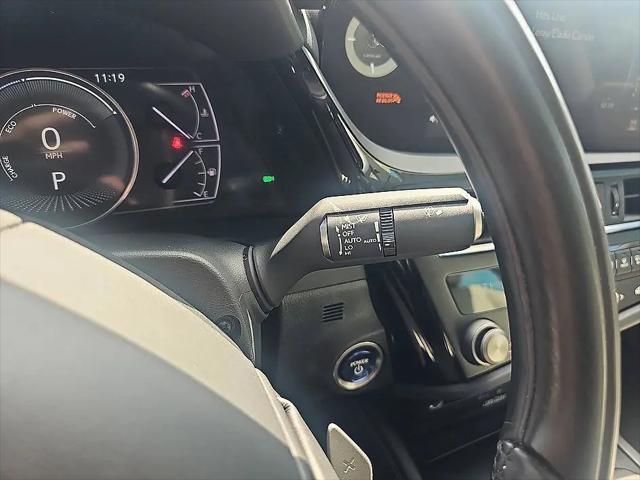 2022 Lexus ES 300h Ultra Luxury