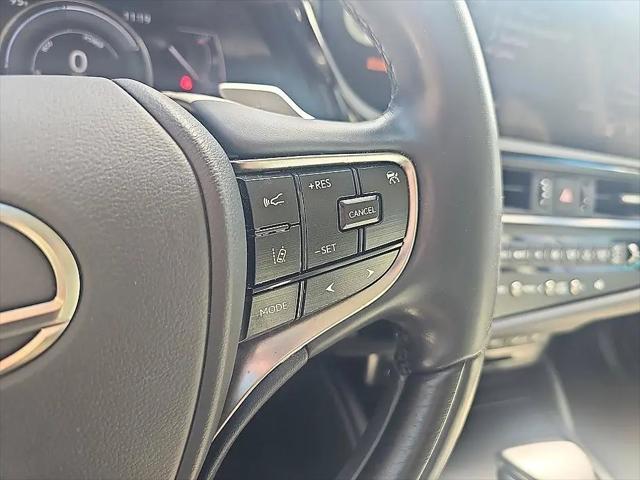 2022 Lexus ES 300h Ultra Luxury