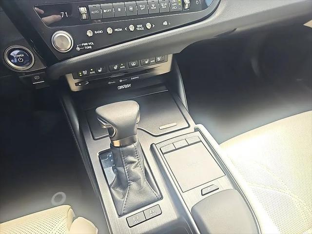 2022 Lexus ES 300h Ultra Luxury