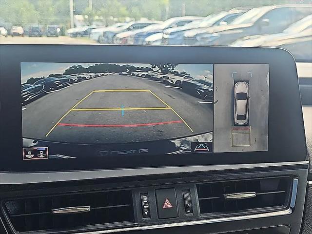 2022 Lexus ES 300h Ultra Luxury
