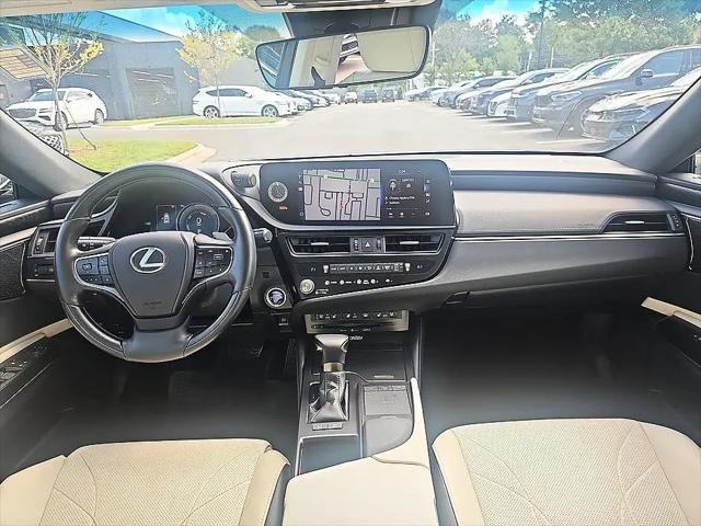 2022 Lexus ES 300h Ultra Luxury