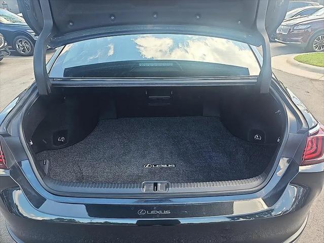 2022 Lexus ES 300h Ultra Luxury