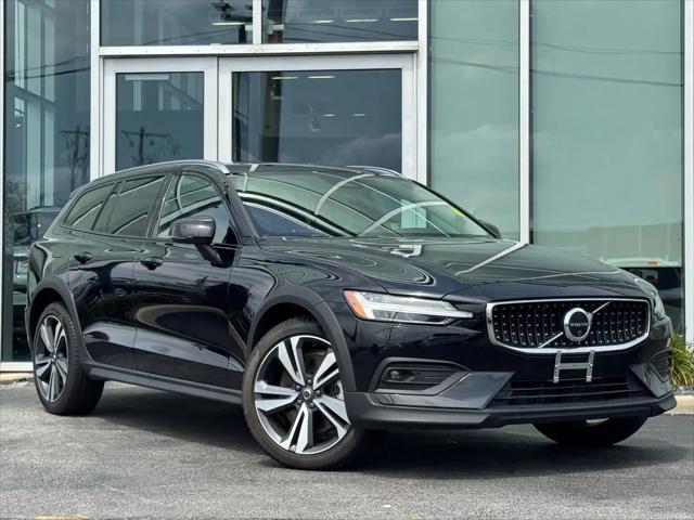 2025 Volvo V60 Cross Country Plus, B5 AWD Gas (mild hybrid) for sale in Schererville, IN