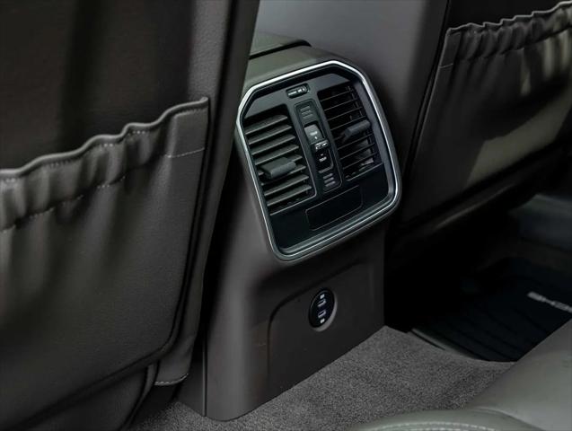 2021 Porsche Macan Macan