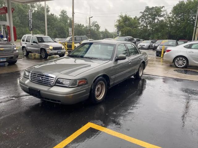 2002 Ford Crown Victoria LX for sale in Markham, IL