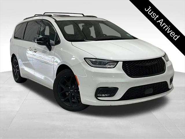 2025 Chrysler Pacifica Limited for sale in Granger, IA