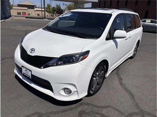 2017 Toyota Sienna SE 8 Passenger for sale in Medford, OR