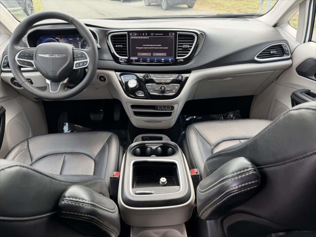 2024 Chrysler Pacifica Touring L 2024 Chrysler Pacifica Touring L