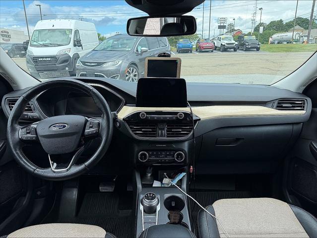 2022 Ford Escape Titanium Hybrid 2022 Ford Escape Titanium Hybrid