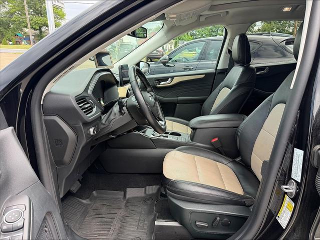2022 Ford Escape Titanium Hybrid 2022 Ford Escape Titanium Hybrid