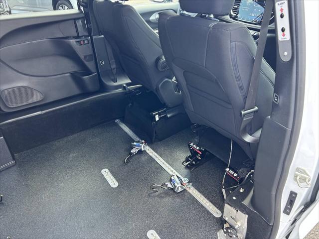 2024 Chrysler Pacifica Touring