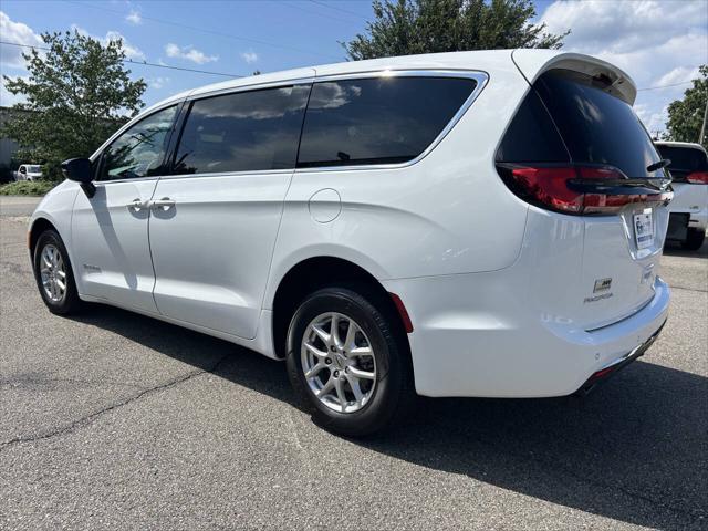 2024 Chrysler Pacifica Touring