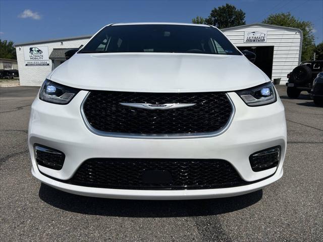 2024 Chrysler Pacifica Touring