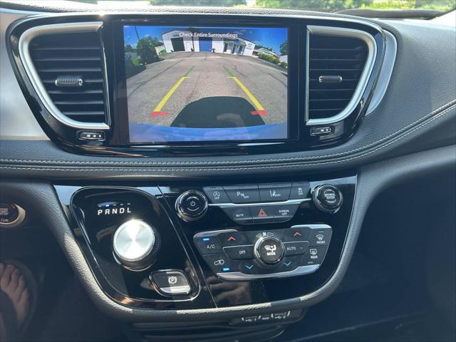 2024 Chrysler Pacifica Touring