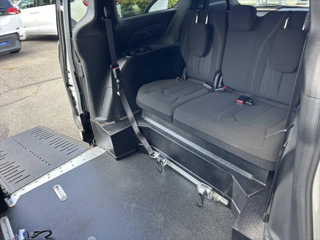 2024 Chrysler Pacifica Touring