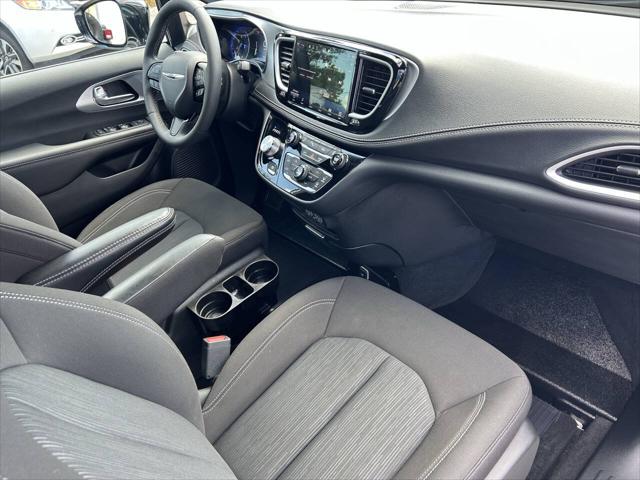 2024 Chrysler Pacifica Touring