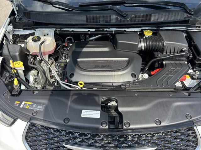 2024 Chrysler Pacifica Touring