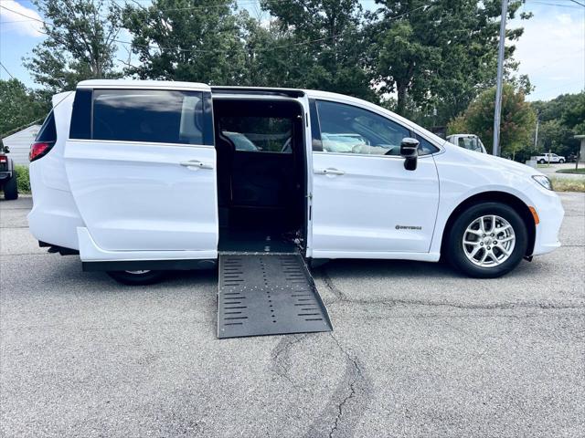 2024 Chrysler Pacifica Touring