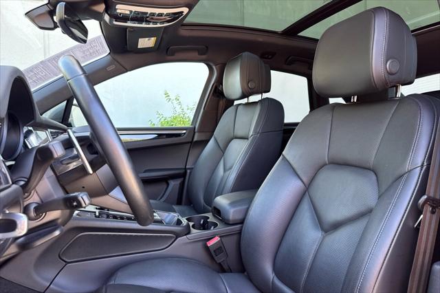 2023 Porsche Macan Unknown