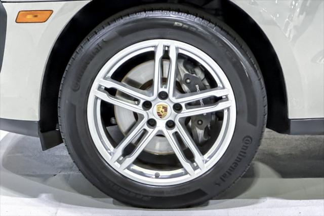 2023 Porsche Macan Unknown