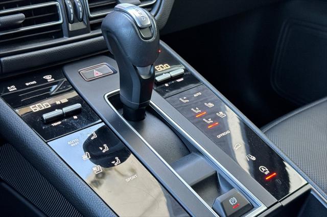 2023 Porsche Macan Unknown