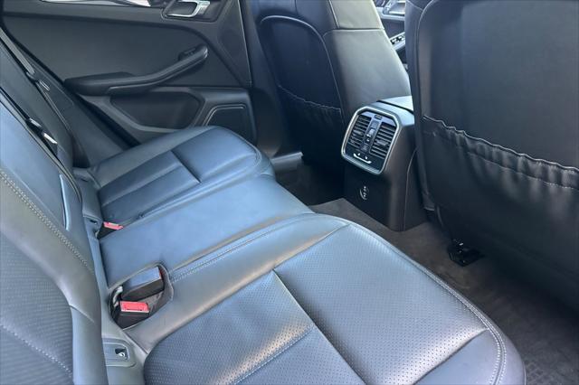 2023 Porsche Macan Unknown