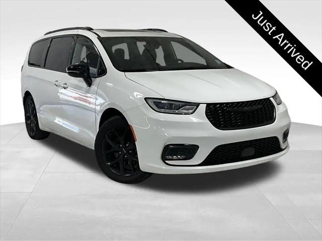 2025 Chrysler Pacifica Limited for sale in Granger, IA