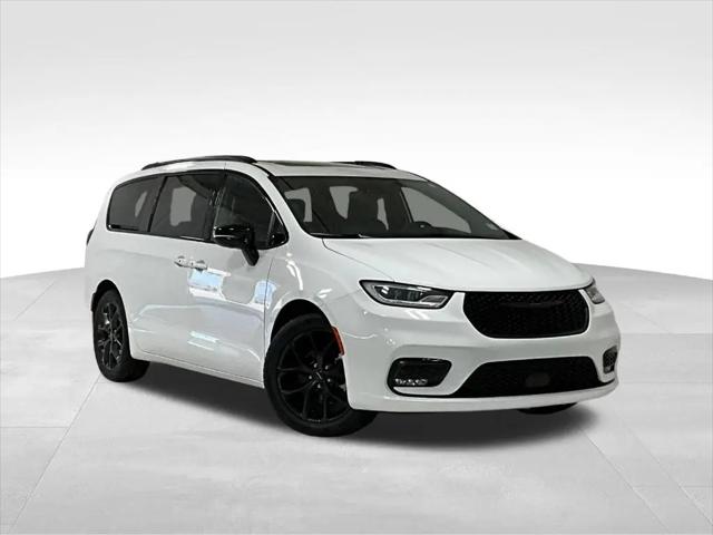 2025 Chrysler Pacifica Limited for sale in Granger, IA