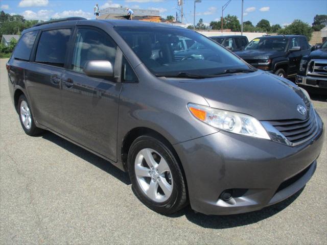 2017 Toyota Sienna LE 7 Passenger