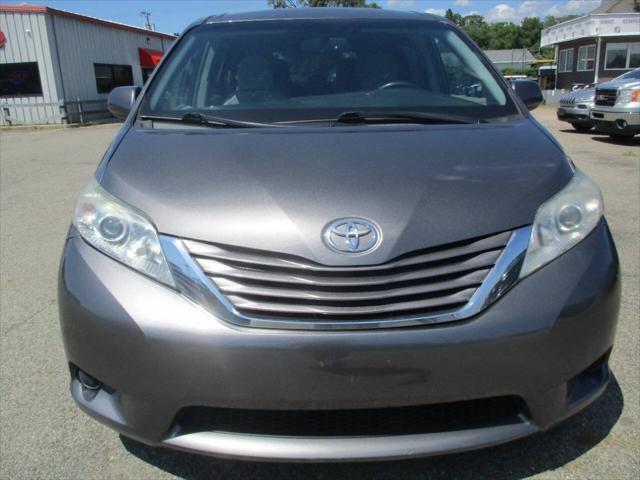 2017 Toyota Sienna LE 7 Passenger