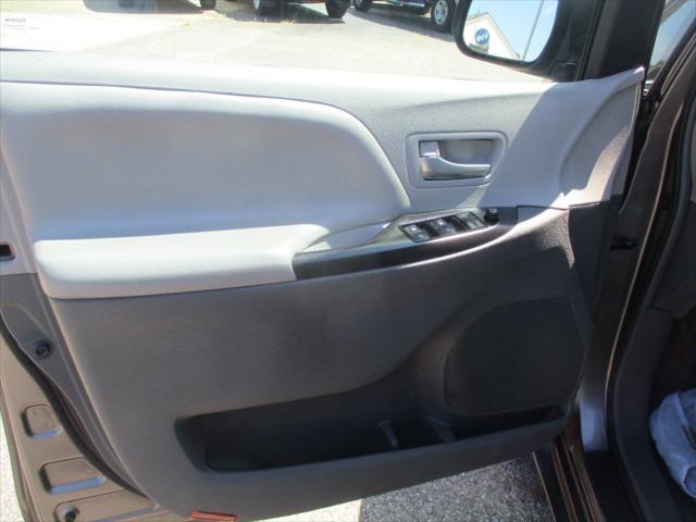 2017 Toyota Sienna LE 7 Passenger