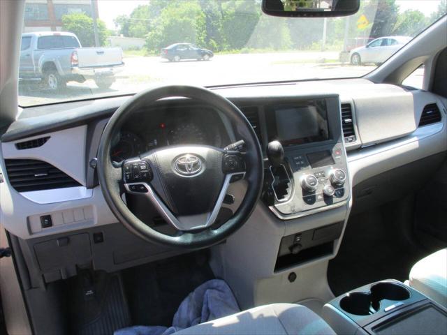 2017 Toyota Sienna LE 7 Passenger