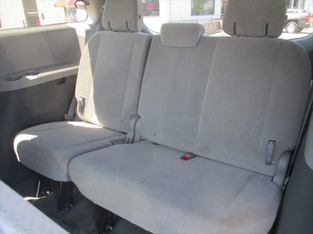 2017 Toyota Sienna LE 7 Passenger