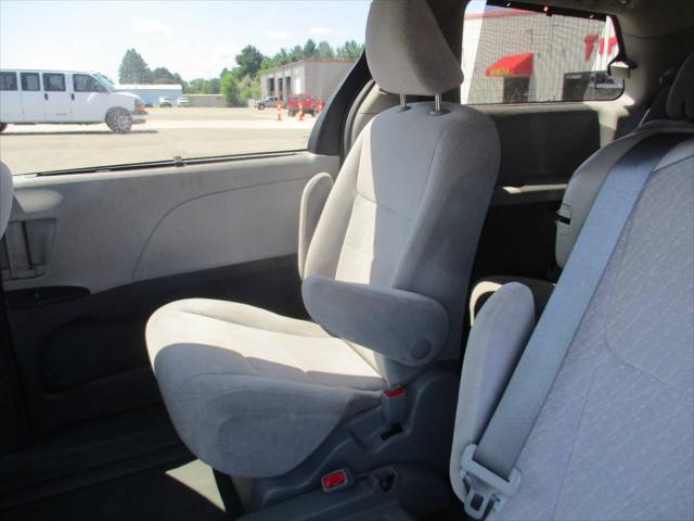 2017 Toyota Sienna LE 7 Passenger