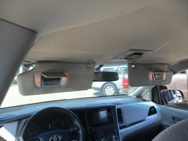 2017 Toyota Sienna LE 7 Passenger