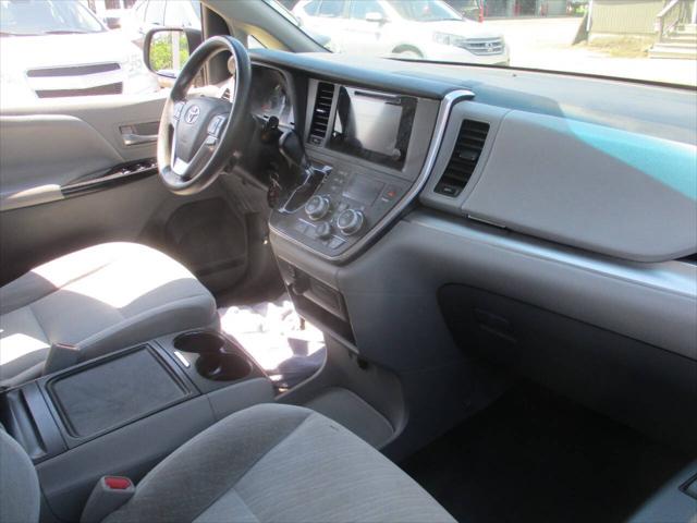 2017 Toyota Sienna LE 7 Passenger