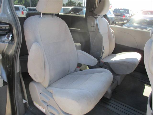 2017 Toyota Sienna LE 7 Passenger