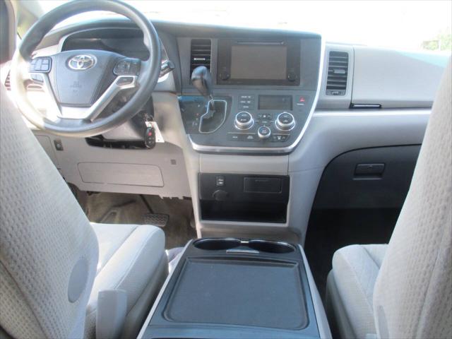 2017 Toyota Sienna LE 7 Passenger