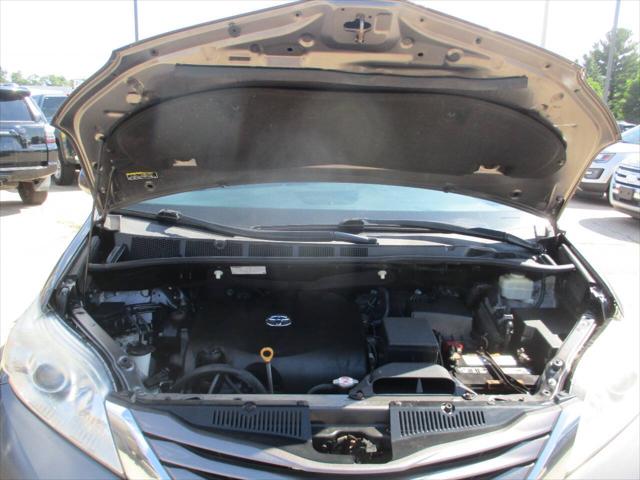 2017 Toyota Sienna LE 7 Passenger
