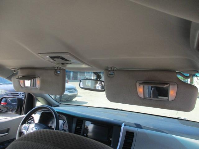 2017 Toyota Sienna LE 7 Passenger