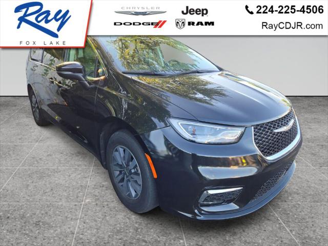 2023 Chrysler Pacifica Hybrid Touring L for sale in Fox Lake, IL
