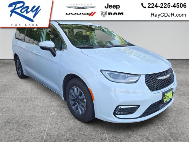 2023 Chrysler Pacifica Hybrid Touring L for sale in Fox Lake, IL